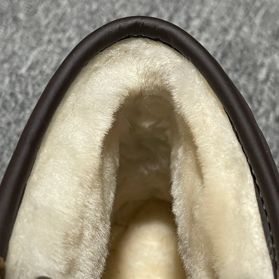 Pick up locally 💰640. The core recommendation is good price. The platform is exclusively for foreign trade. UGG men's snow boots 1097089. The foreign trade platform is full of Z. High-end retail is exclusively for quality. Produced by the production line of a ten-year-old brand shoemaking factory. Pay attention to every detail. Longfeng A-grade genuine sheep fur is integrated. Created in full compliance with the ZP process. Size: 40 41 42 43 44